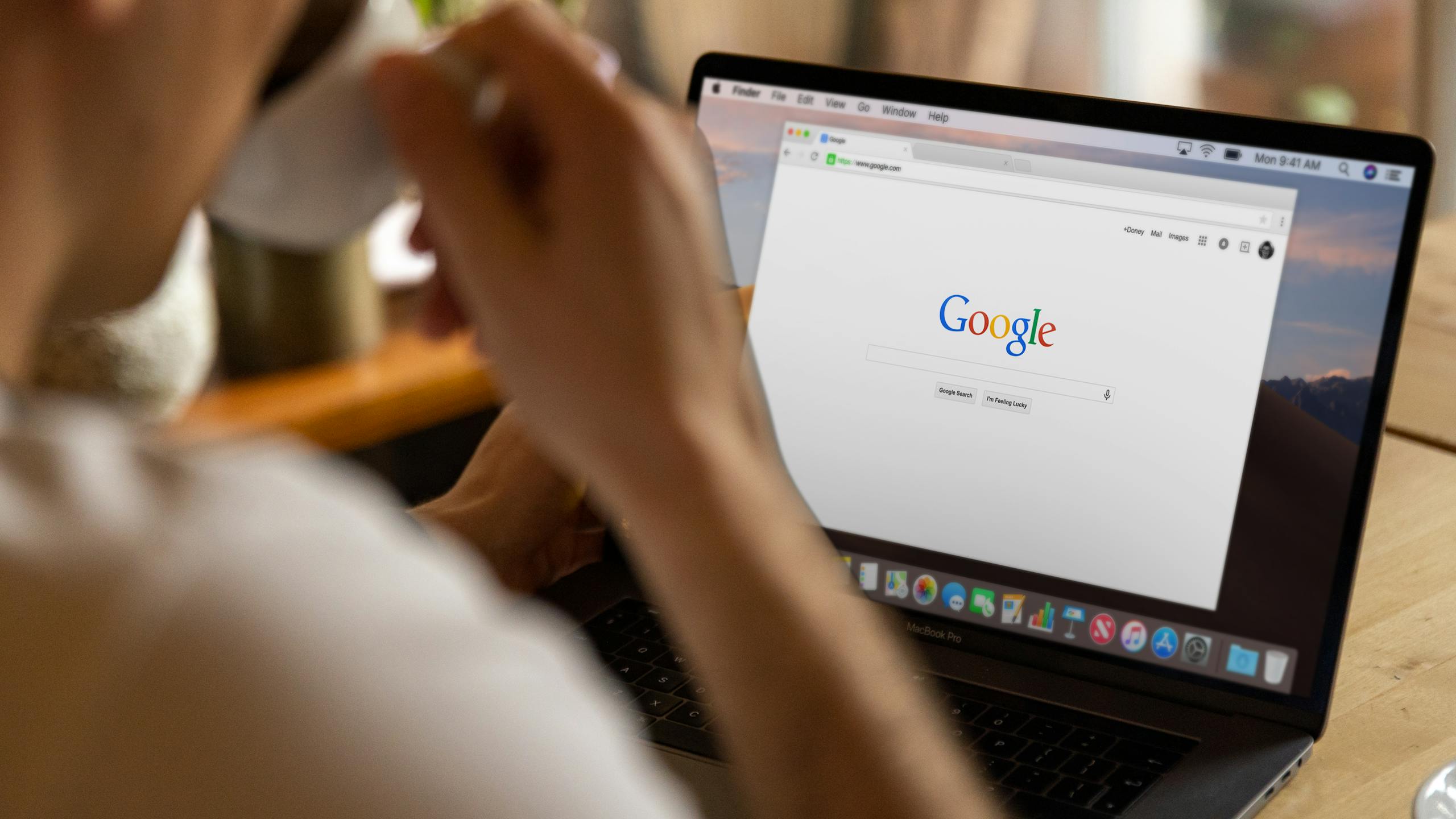 Perché Google sa già cosa stai per scrivere?